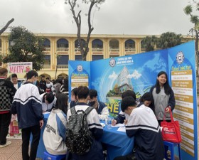 Trên 900 em học sinh trường THPT Phùng Khắc Khoan tham gia chương trình Tư vấn, định hướng nghề nghiệp