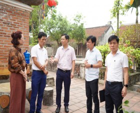 Đồng chí Bí thư Huyện ủy khảo sát một số điểm di tích lịch sử trên địa bàn xã Cần Kiệm và Thạch Xá