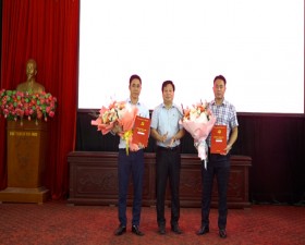 Huyện ủy Thạch Thất  trao Quyết định về công tác cán bộ tại xã Yên Trung và Thạch Hòa