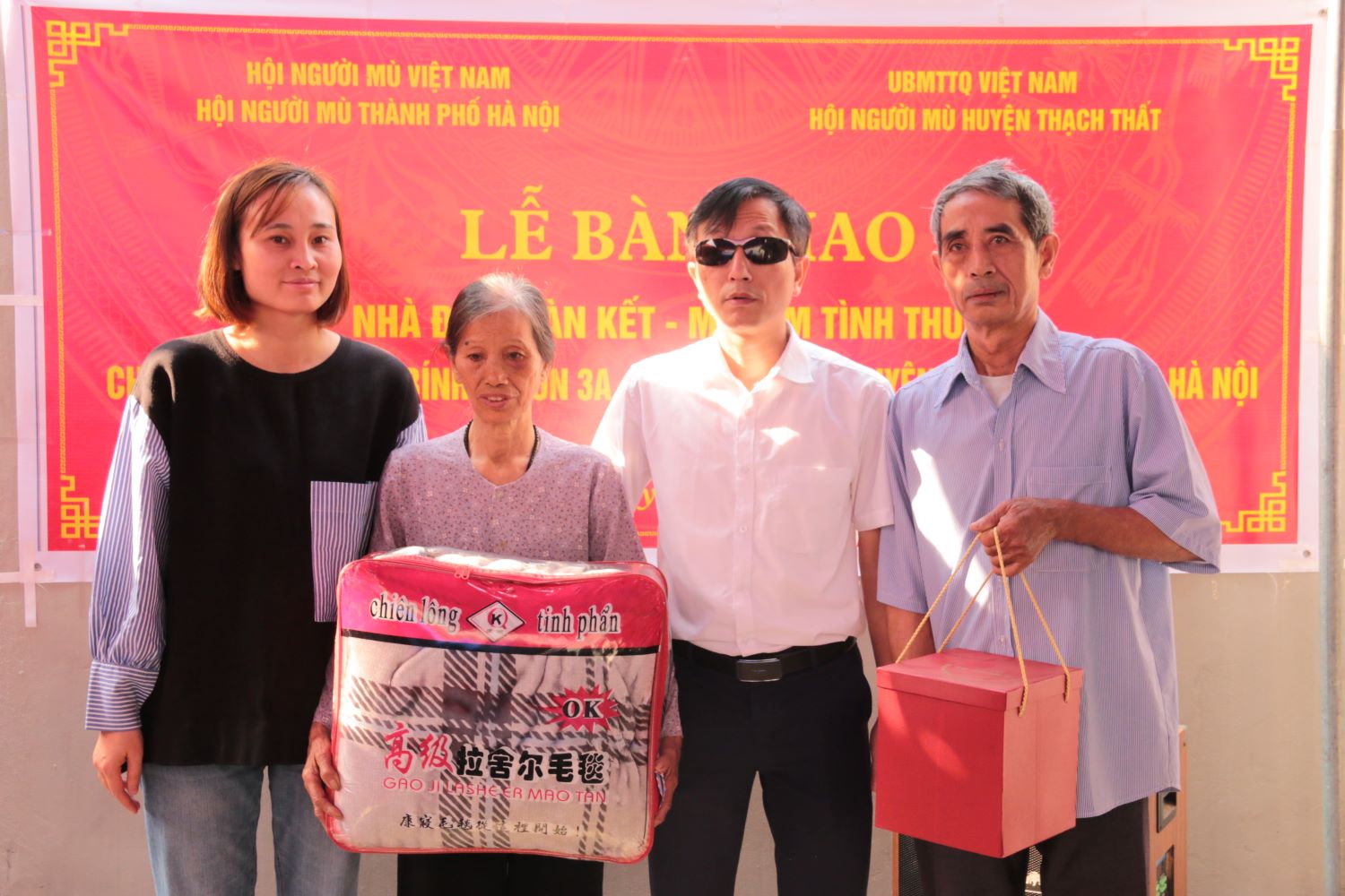 Khánh thành, bàn giao mái ấm tình thương cho hội viên Hội người mù huyện Thạch Thất