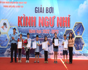 Hơn 120 học sinh Tiểu học trên địa bàn huyện tham gia giải bơi “Kình ngư nhí” năm học 2022- 2023
