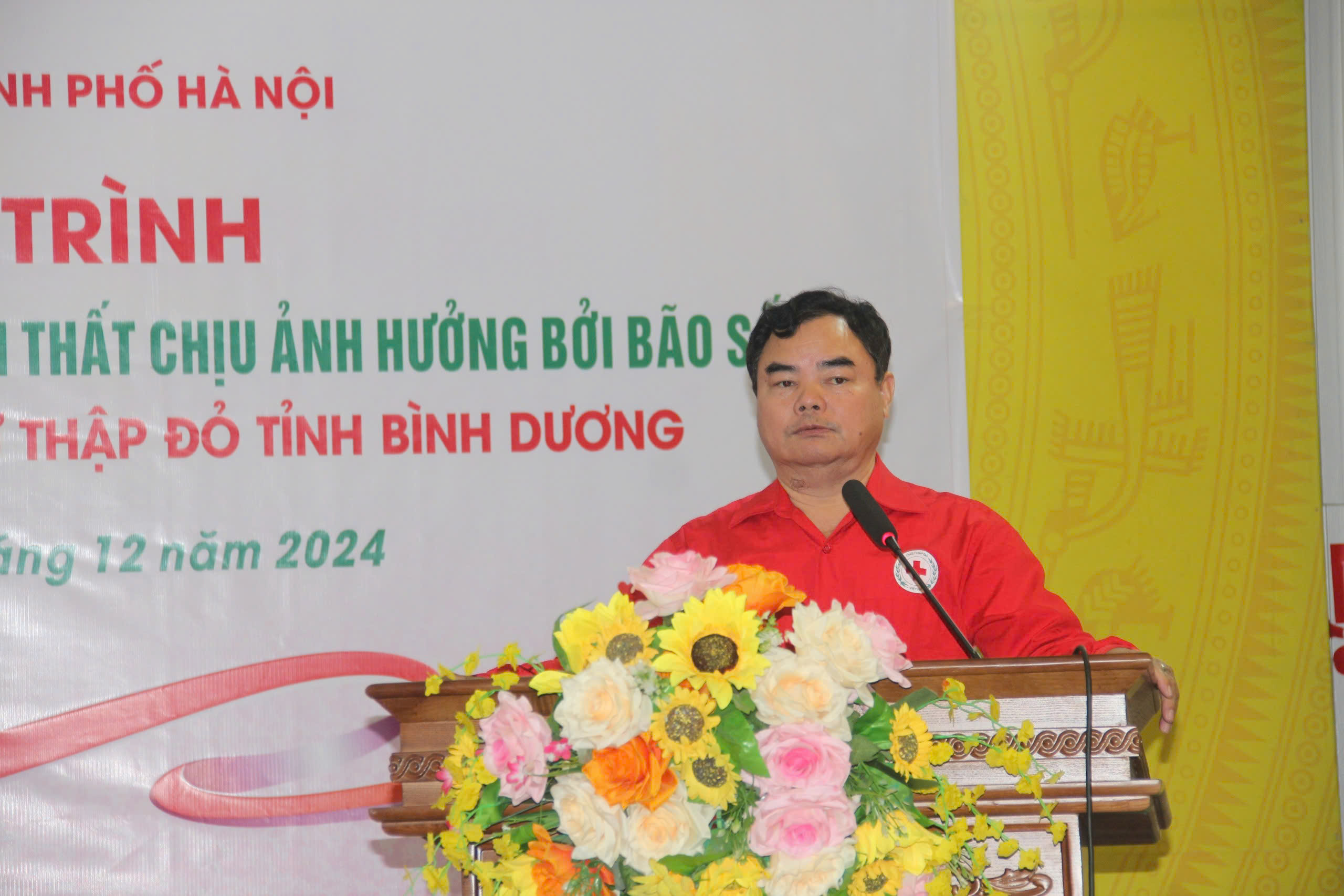 Hội chữ thập đỏ huyện Thạch Thất: Trao quà hỗ trợ các hộ ảnh hưởng  bởi cơn bão số 3