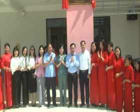 Huyện Thạch Thất gắn biển công trình chào mừng kỷ niệm 70 năm ngày giải phóng huyện