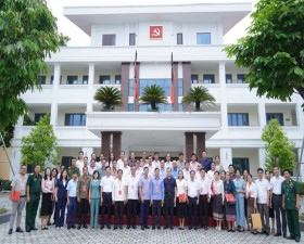 Lớp bồi dưỡng cán bộ Thủ đô Viêng Chăn, Lào nghiên cứu, khảo sát thực tế tại huyện Thạch Thất