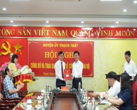 Huyện ủy Thạch Thất công bố các Quyết định về công tác cán bộ