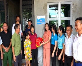 Hội LHPN huyện bàn giao Mái ấm tình thương 