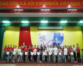 67 em học sinh nghèo vượt khó được tặng xe đạp trước thềm năm học mới 2023 - 2024