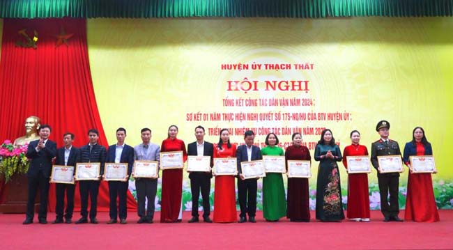 Đồng chí Nguyễn Minh Hồng - Phó Bí thư Thường trực Huyện ủy, Chủ tịch HĐND huyện Thạch Thất chủ trì Hội nghị tổng kết công tác dân vận năm 2024