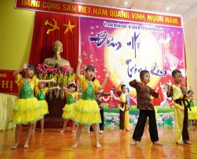 Ấm áp Đêm hội Trăng rằm tại xã Hương Ngải