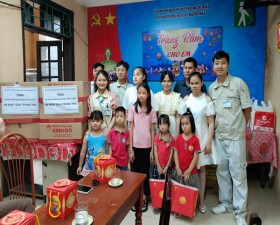 Trung thu ấm áp của trẻ em khiếm thị