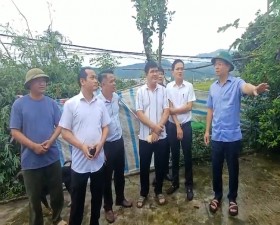 Đ/c Bí thư Huyện ủy Thạch Thất kiểm tra công tác phòng, chống thiên tai tại xã Thạch Hòa, Yên Trung