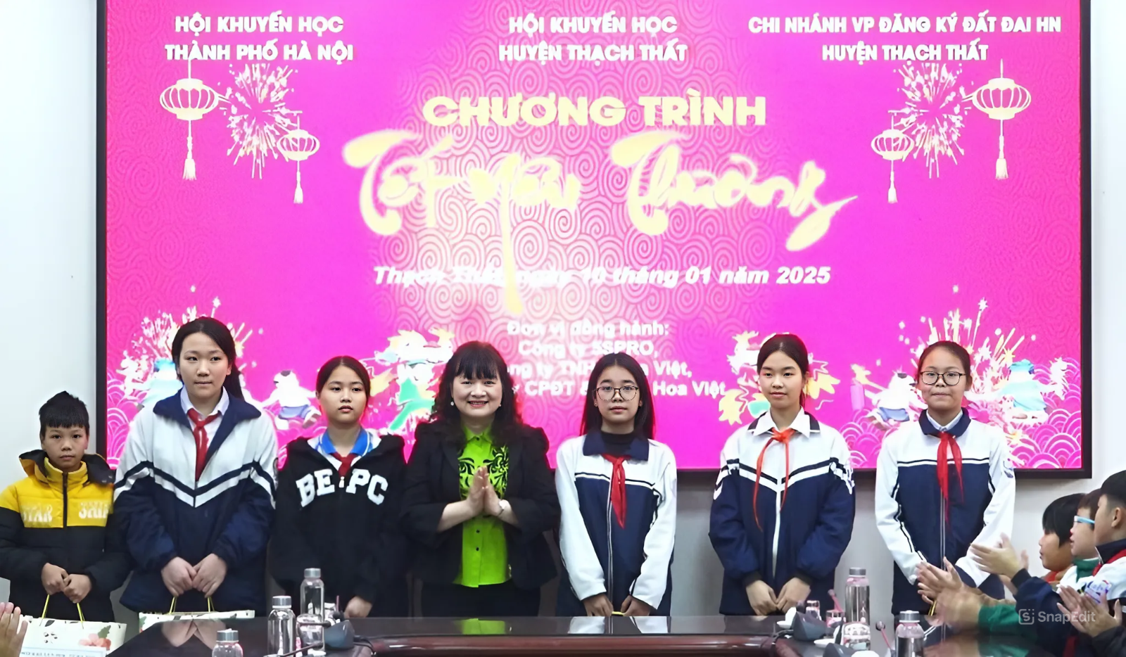 Tết yêu thương đến với học sinh, giáo viên có hoàn cảnh khó khăn