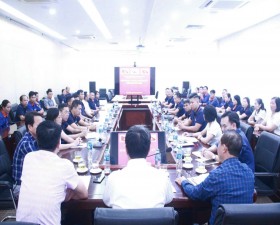 Đồng chí Trưởng Ban Tổ chức Huyện ủy dự sinh hoạt tại Chi bộ Công ty cổ phần chế tác đá Việt Nam