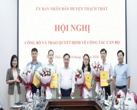 Thạch Thất trao Quyết định công tác cán bộ, quản lý ngành giáo dục