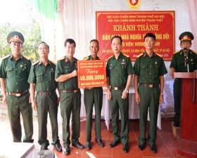 Bàn giao nhà “Nghĩa tình đồng đội” tại xã Bình Yên
