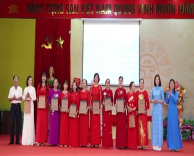 Hội LHPN xã Tân Xã biểu dương 23 hội viên phụ nữ tiêu biểu xuất sắc