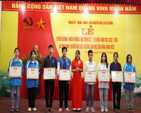 Hạ Bằng: Tuyên dương, khen thưởng 160 em học sinh tiêu biểu năm học 2022- 2023