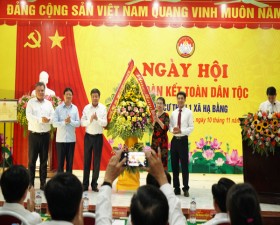 Đồng chí Phó Chủ tịch Tp Hà Nội Dương Đức Tuấn dự Ngày hội Đại đoàn kết tại xã Hạ Bằng