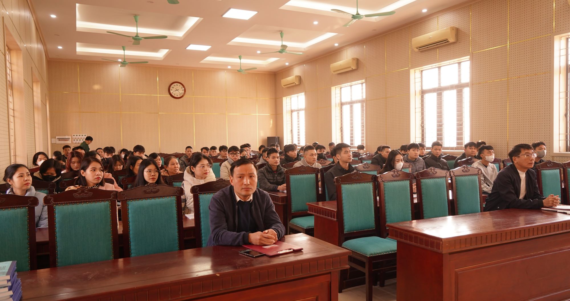 Thạch Thất khai giảng lớp bồi dưỡng lý luận chính trị dành cho đối tượng phát triển Đảng khóa I năm 2025