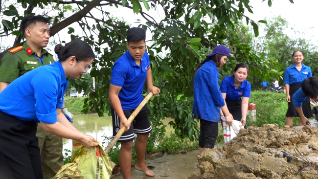  Tuổi trẻ huyện Thạch Thất “xung kích” phòng chống bão lũ