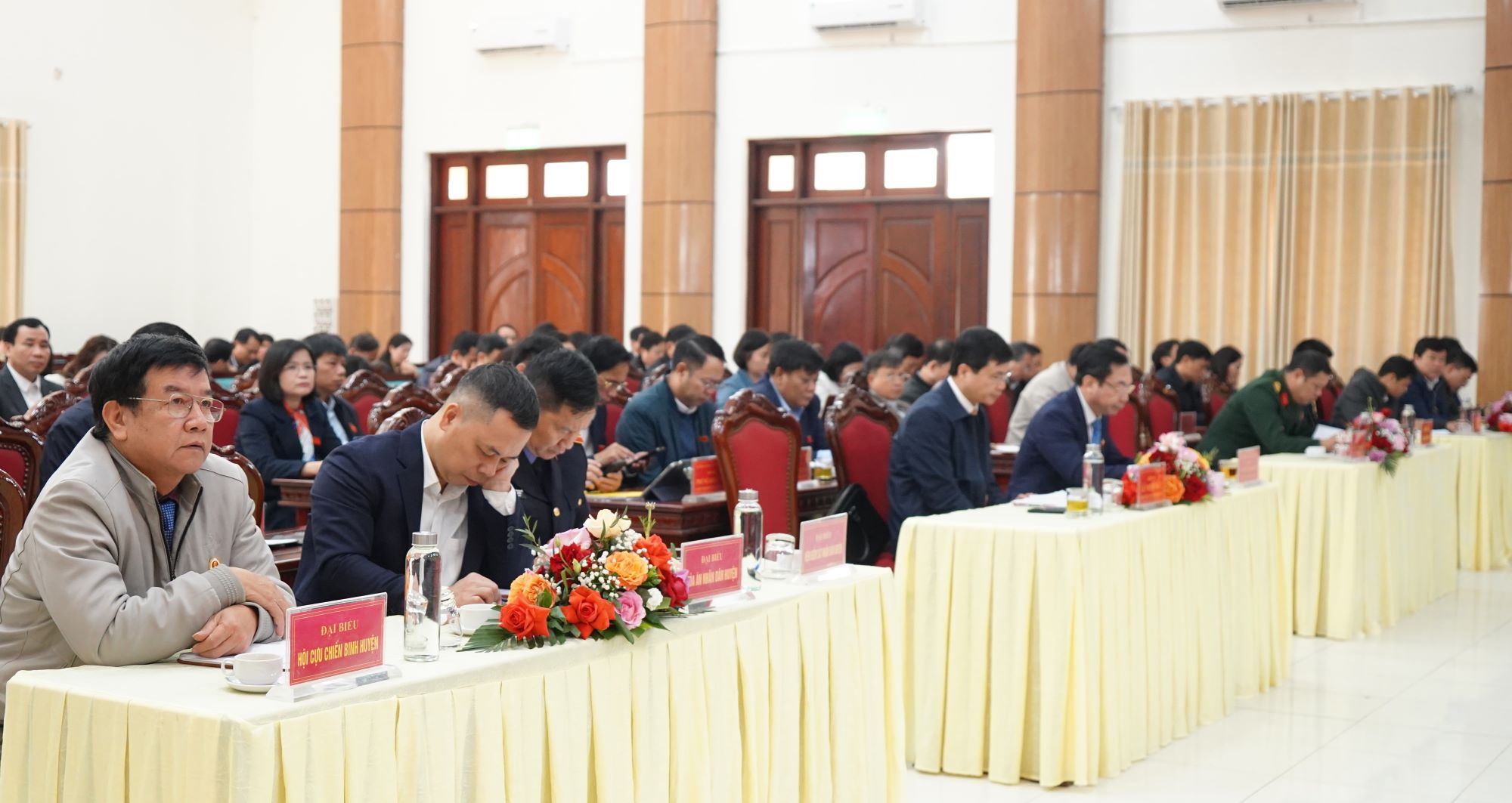 Kỳ họp 19 HĐND huyện Thạch Thất khóa XX biểu quyết thông qua 11 Nghị quyết