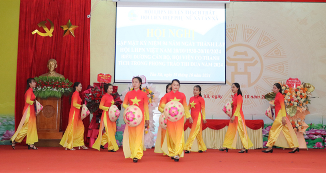 Hội LHPN xã Tân Xã biểu dương 23 hội viên phụ nữ tiêu biểu xuất sắc