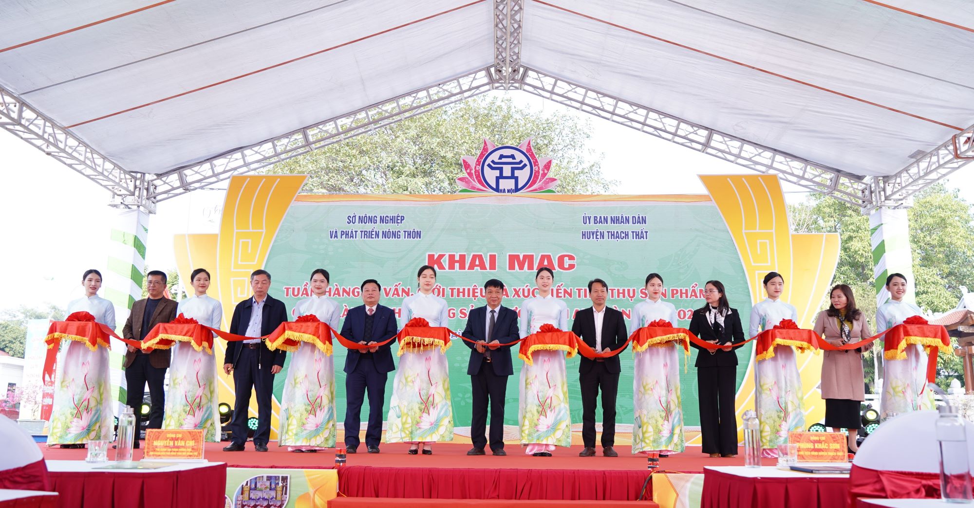 Trên 500 sản phẩm O COP tham gia Tuần hàng tư vấn, giới thiệu và xúc tiến tiêu thụ sản phẩm OCOP, làng nghề, nông sản thực phẩm an toàn năm 2024 tại huyện Thạch Thất 