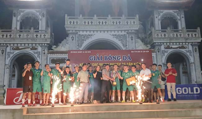 Giải bóng đá kết nối các doanh nghiệp xã Cần Kiệm lần thứ 2 năm 2025 thành công tốt đẹp