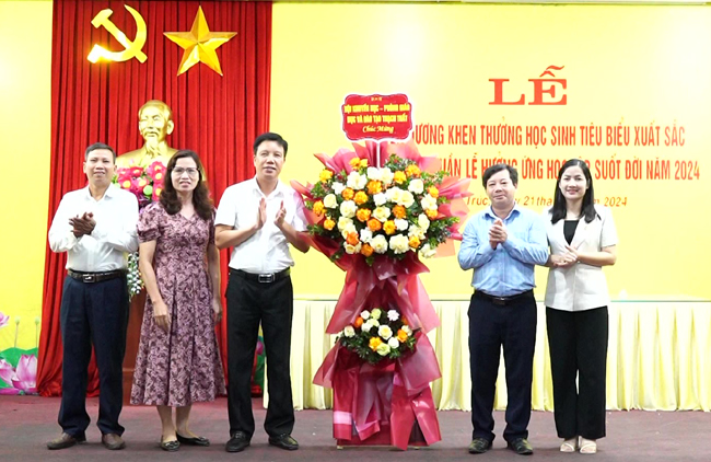 Xã Đồng Trúc: Tuyên dương 73 học sinh tiêu biểu xuất sắc