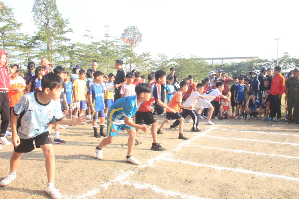 590 VĐV THAM GIA GIẢI ĐIỀN KINH HỌC SINH HUYỆN THẠCH THẤT