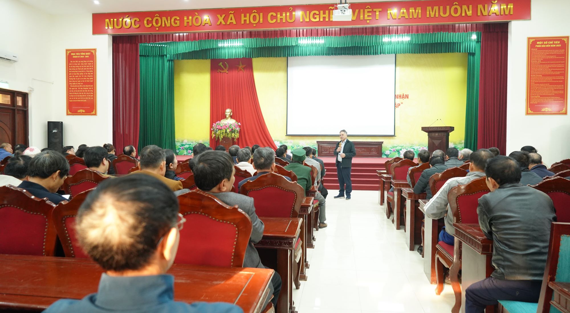 Thạch Thất khai mạc lớp bồi dưỡng chuyên đề lý luận chính trị năm 2024