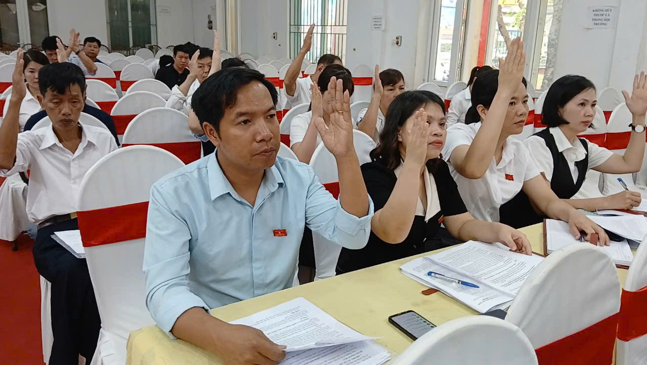 Các xã trên địa bàn huyện Thạch Thất tổ chức kỳ họp HĐND chuyên đề, thông qua phương án sắp xếp đơn vị hành chính cấp xã