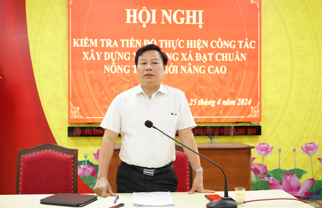 Phó Chủ tịch UBND huyện Phùng Khắc Sơn kiểm tra tiến độ xây dựng xã đạt chuẩn NTM nâng cao tại xã Phùng Xá