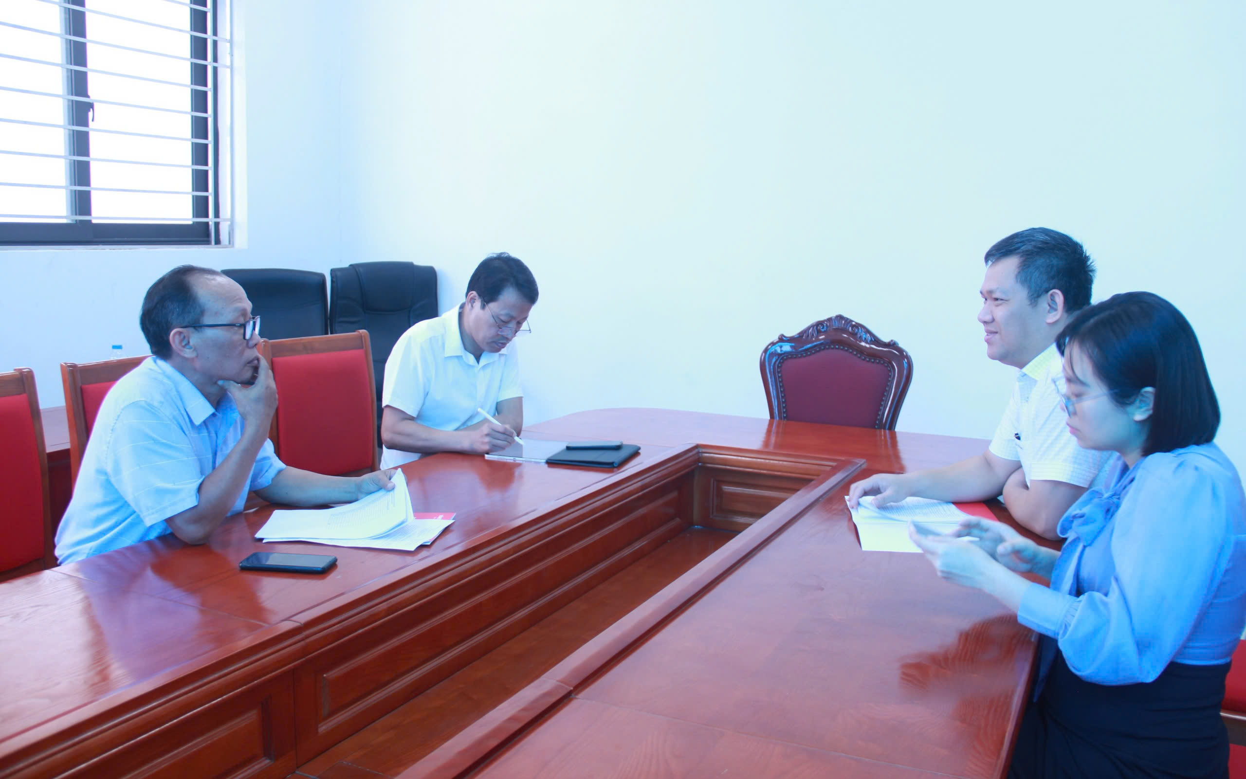 Viettet Hà Nội triển khai chính sách miễn phí các dòng máy điện thoại phím bấm 4G (Feature Phone) cho người cao tuổi nằm trong danh sách đang sử dụng máy 2G trên địa bàn huyện Thạch Thất