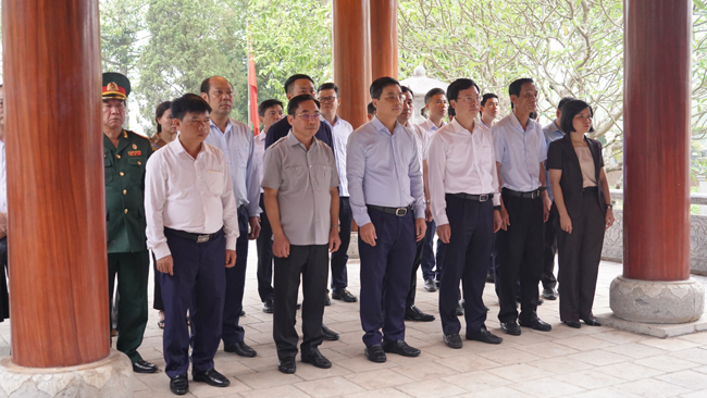 Huyện Thạch Thất: Dâng hương nhân Kỷ niệm 50 năm ngày Giải phóng miền Nam, thống nhất đất nước