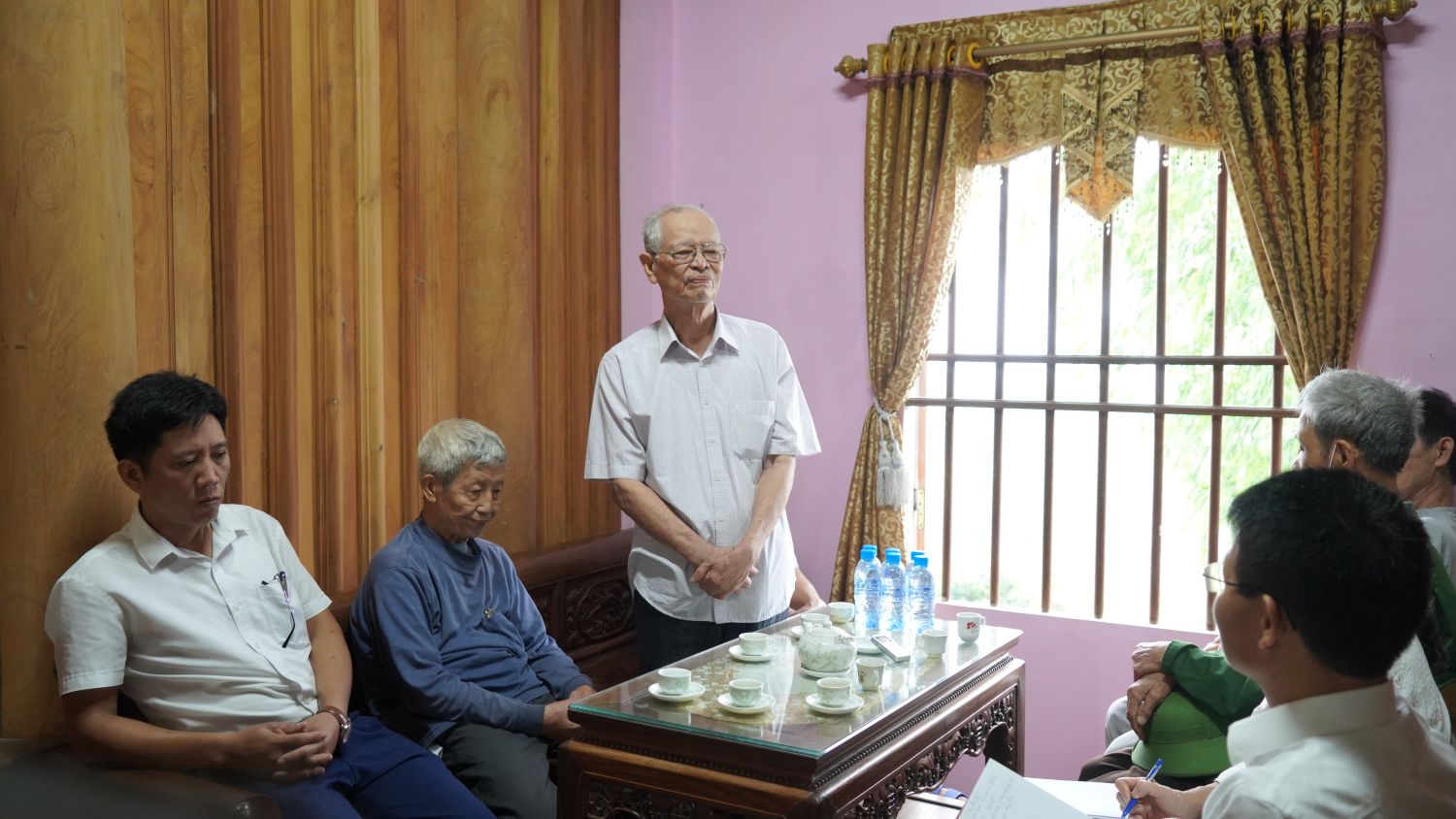 Toạ đàm với các nhân chứng lịch sử, người am hiểu, người liên quan đến các địa điểm lưu niệm sự kiện cách mạng kháng chiến tại Chùa Tây Phương xã Thạch Xá và đình Phú Đa xã Cần Kiệm
