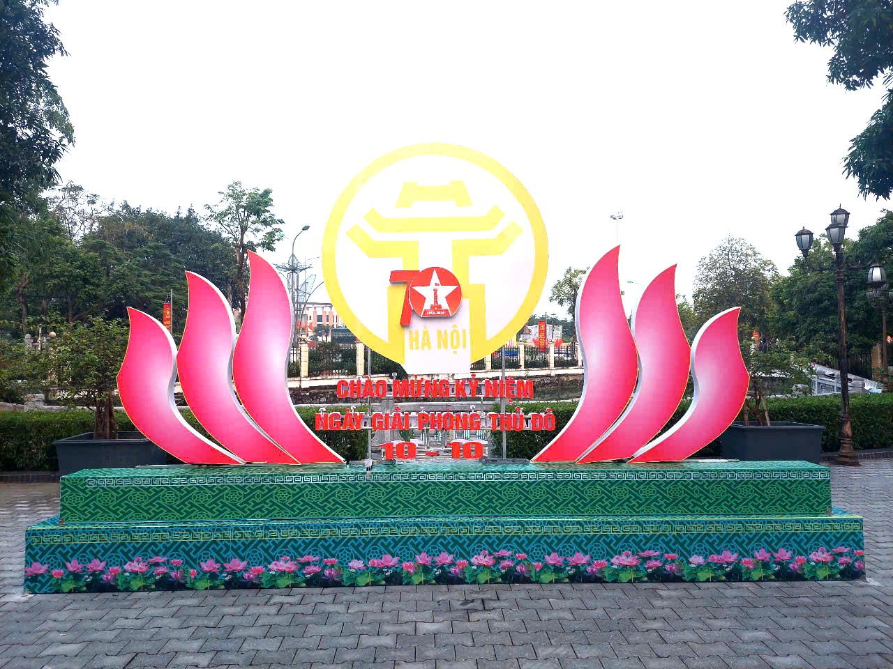 Thạch Thất trang hoàng cờ hoa chào mừng 70 năm giải phóng Thủ đô