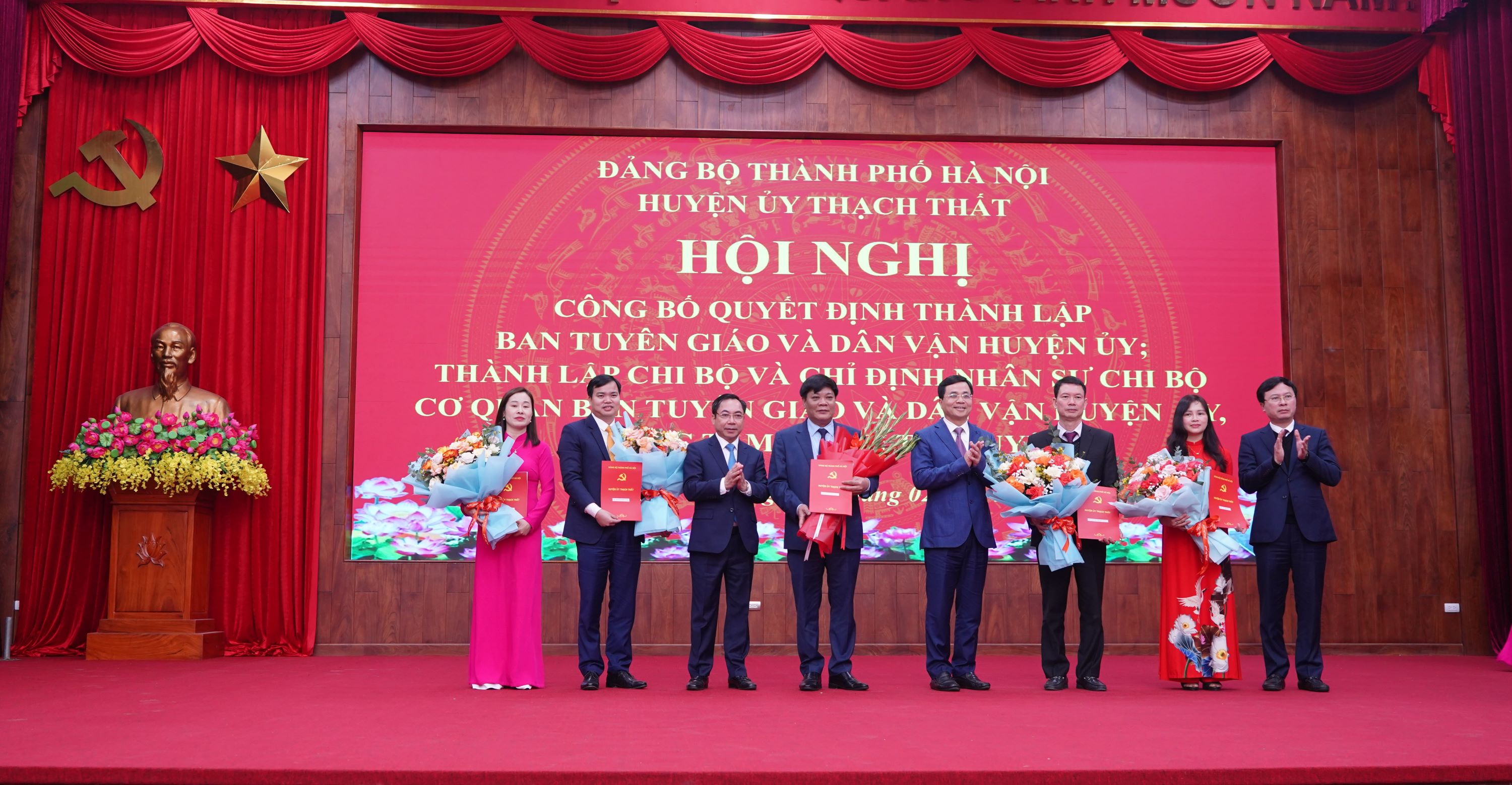 Huyện ủy Thạch Thất Công bố Quyết định thành lập Ban Tuyên giáo và Dân vận Huyện uỷ Thạch Thất