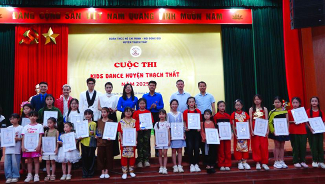 Hơn 400 thí sinh tham gia Cuộc thi nhảy “Kids Dance huyện Thạch Thất năm 2025”.