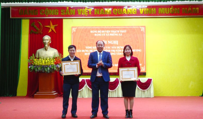Phùng Xá khen thưởng 59 tập thể, cá nhân có thành tích trong công tác xây dựng Đảng năm 2024